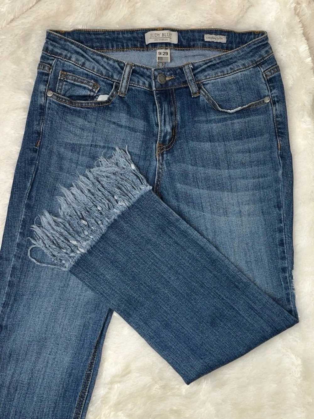 Judy Blue Medium Blue Frayed Hem Cropped Jeans